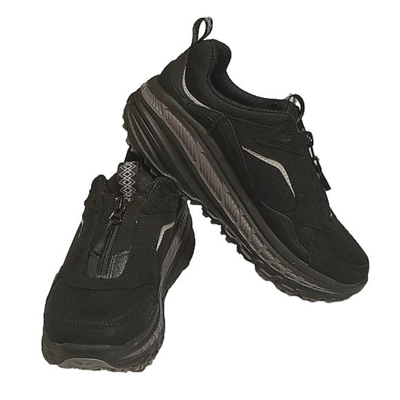 UGG Shoes - 🆕 UGG AUSTRALIA CA 805 BLACK CHUNKY SUEDE ZIPPERED WOMEN'S SNEAKERS